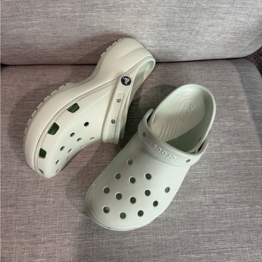 NEW COLORS Crocs classic platform clogs in mint tint Size Women's 9 - Picture 2 of 5